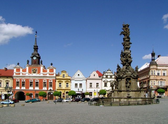 Bílé prapory a Říše loutek v Muzeu loutkářských kultur v Chrudimi