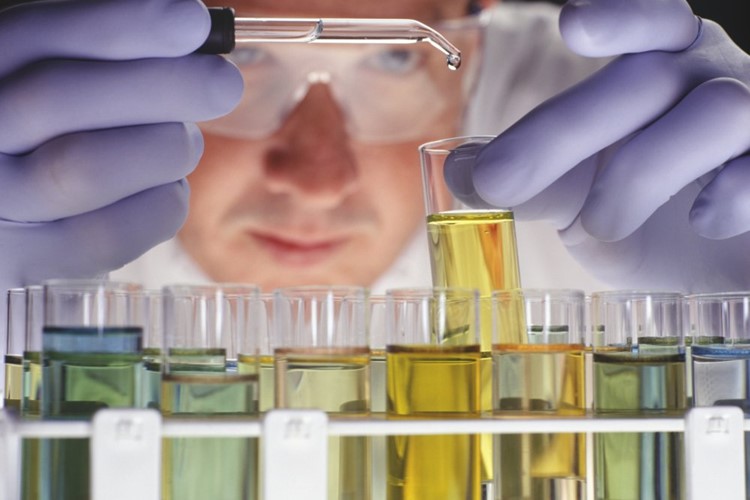 Královéhradecký kraj podpoří stipendiem nový učňovský obor Chemik
