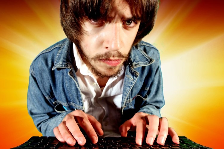 Otřesný případ zneužívání přes internet. Muž z Trutnovska zneužil 47 dívek z celé ČR