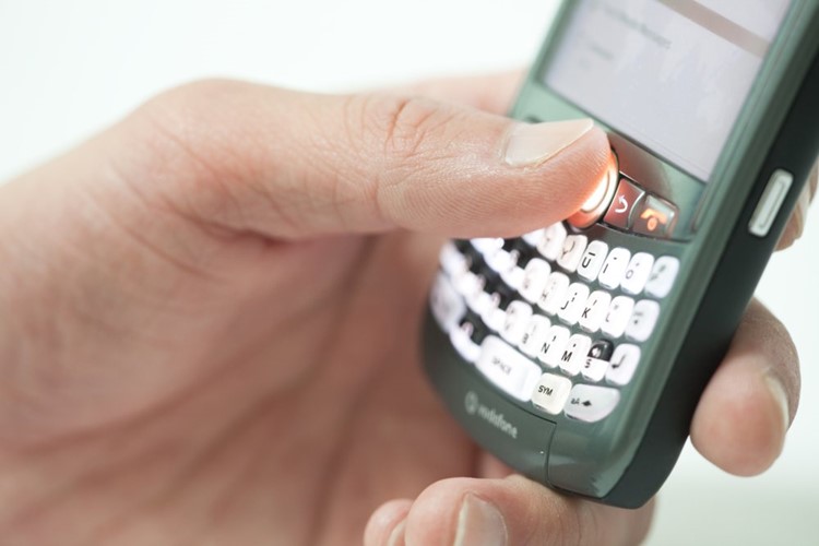 Kapka naděje: Starým mobilem k záchraně života