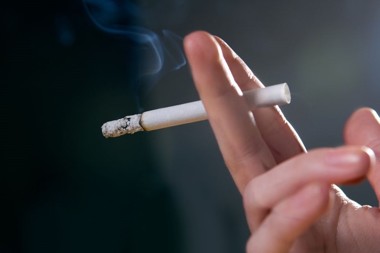 Za cigaretu padaly facky