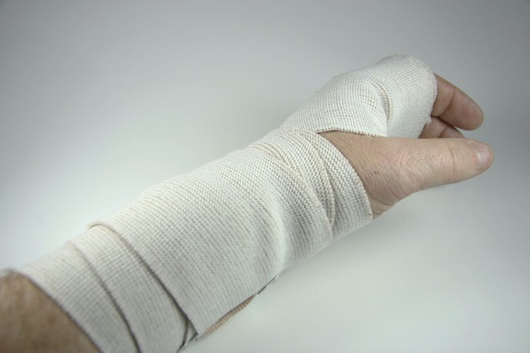 V loňském školním roce se zranilo téměř 40 tisíc dětí. Kdy a po kom chtít odškodné?