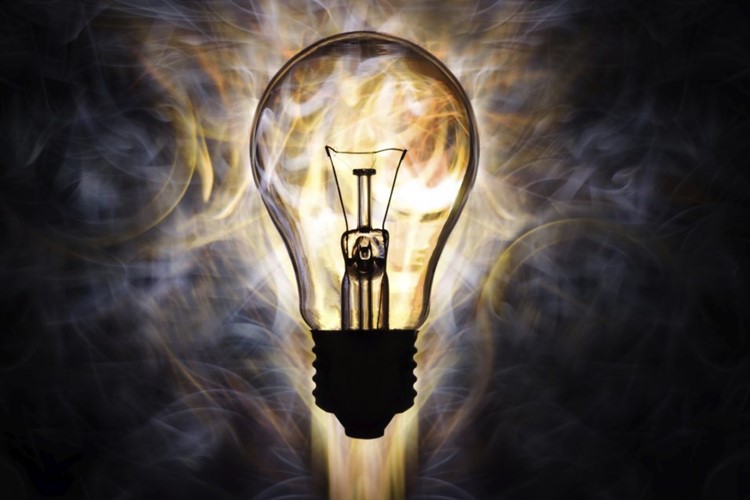72 procent Čechů se setkalo s podomním prodejem energií, nejčastějším trikem je fiktivní kontrola faktury 