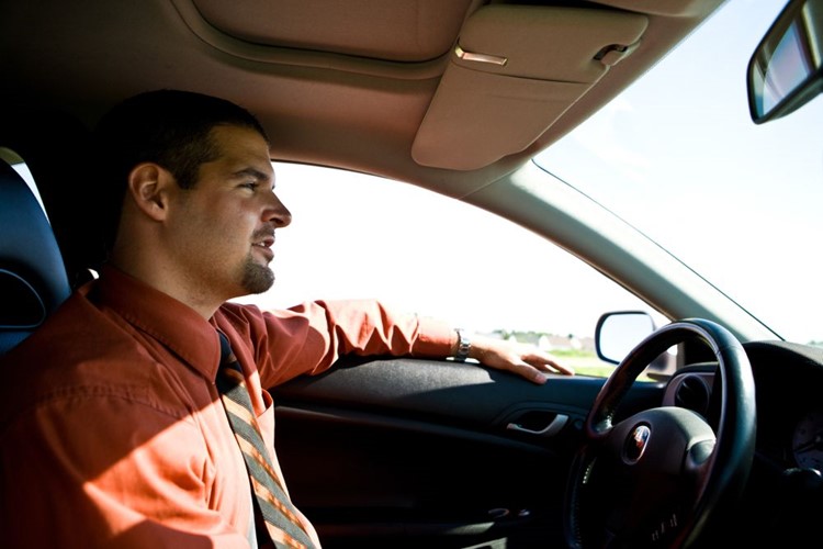 Během listopadu a prosince skončí desetiletá platnost řidičského průkazu ještě 144 tisícům motoristů