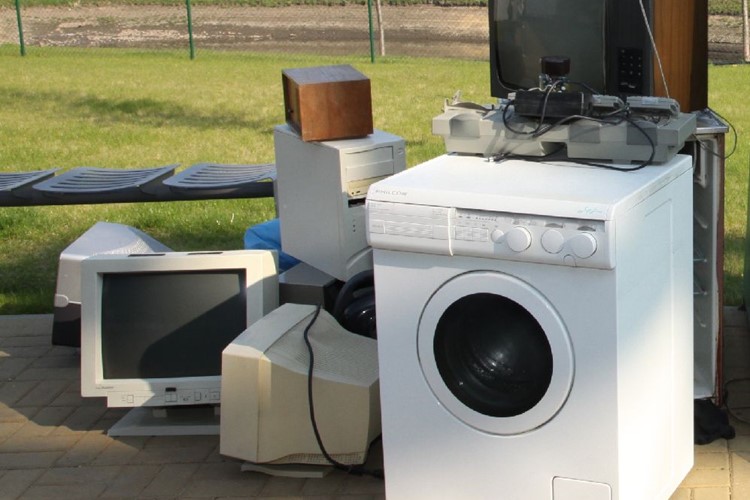 Mohou výkupny druhotných surovin odkupovat staré elektrospotřebiče? Češi jsou dezinformováni
