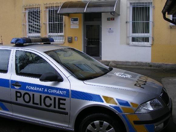 Srazila chodce a ujela, pak chtěla vyplatit pojistku