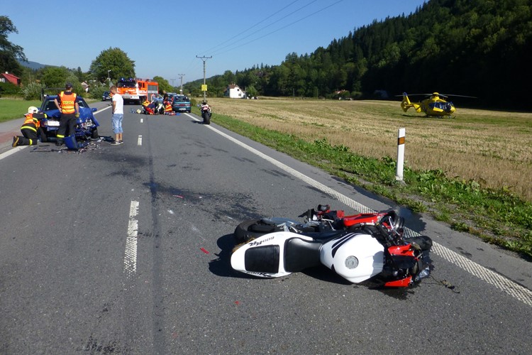Při nehodách na Frýdecko-Místecku se vážně zranili dva motocyklisté