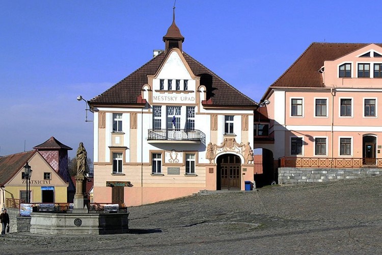 Nepomuk žije barokem