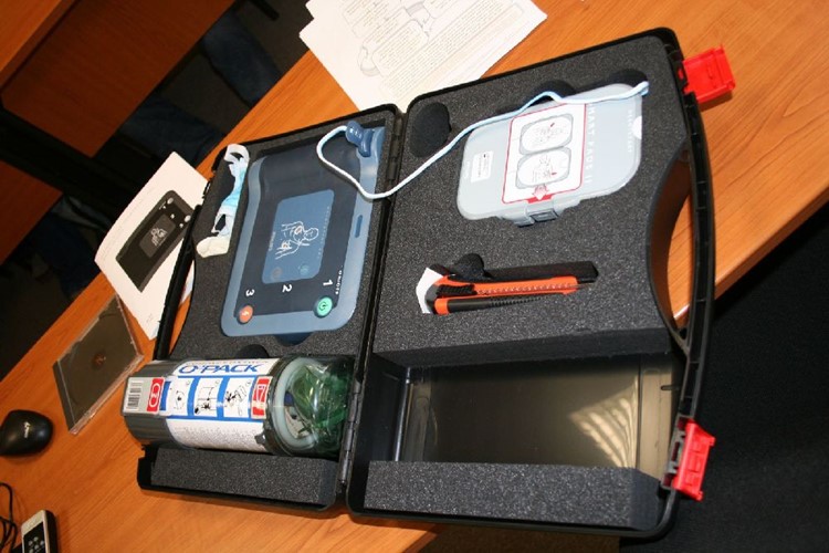Středočeský kraj schválil nákup automatických externích defibrilátorů pro dobrovolné hasiče z Mšena a Jesenice