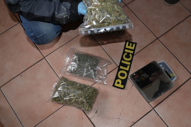 Drogu měl uschovanou v krabičce od cigaret