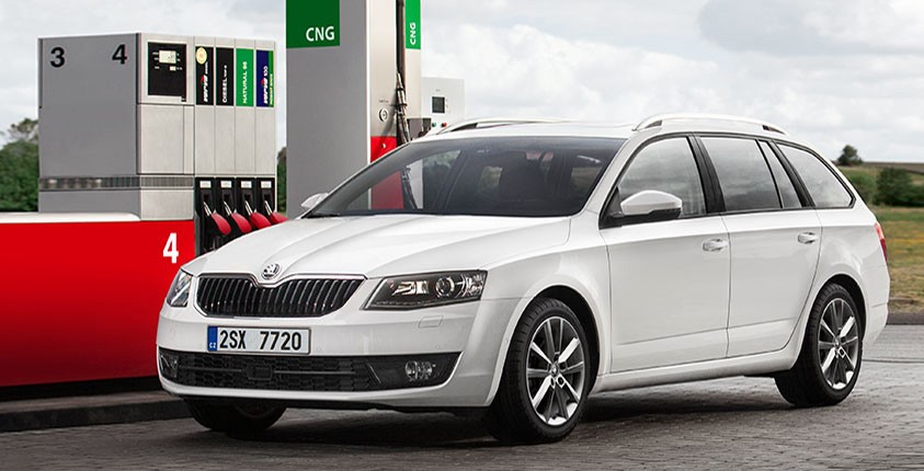 Škoda Octavia spalující CNG.