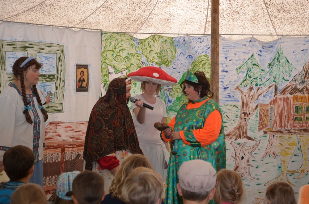 Divadelní soubor Markéta vystoupil na festivalu Babí léto v Bohnicích.