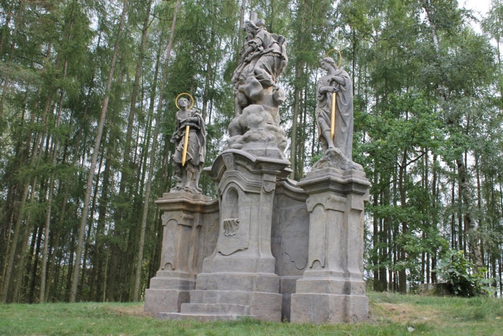 Restaurování Sousoší Tří svatých nad Osečnou dokončeno.