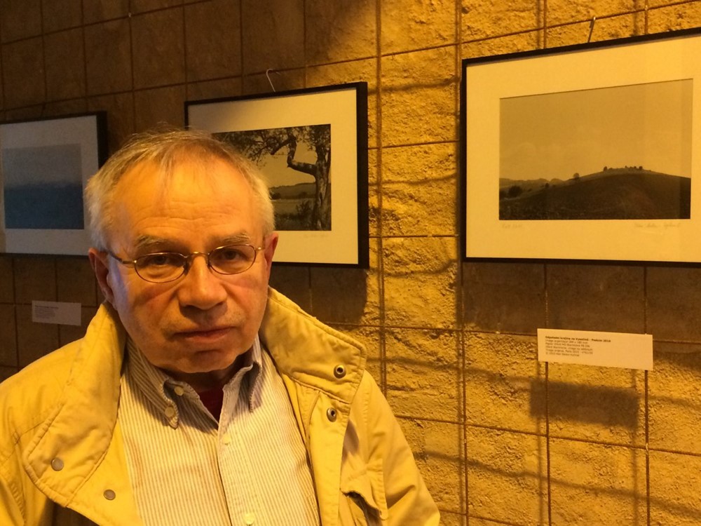 Ken Seton-Vyhnal na vernisáži své výstavy v galerii Konvent v pátek 2. října.