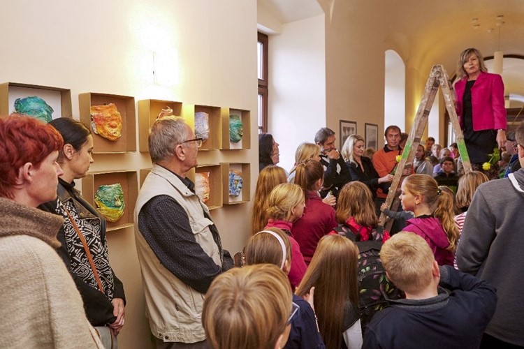 Děti ze ZŠ Dukelská vystavují své výtvarné práce v českobudějovické Galerii Mariánská