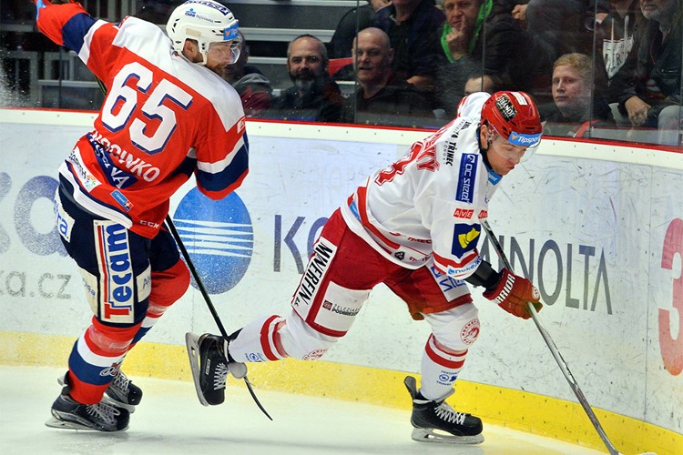 Oceláři se ujímají vedení v sérii nad Pardubicemi
