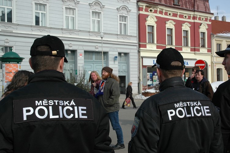 Sedmnáctiletá dívka z Liberecka utekla do Českých Budějovic