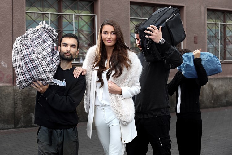 Kontroverzní téma kalendáře české celebrity láká