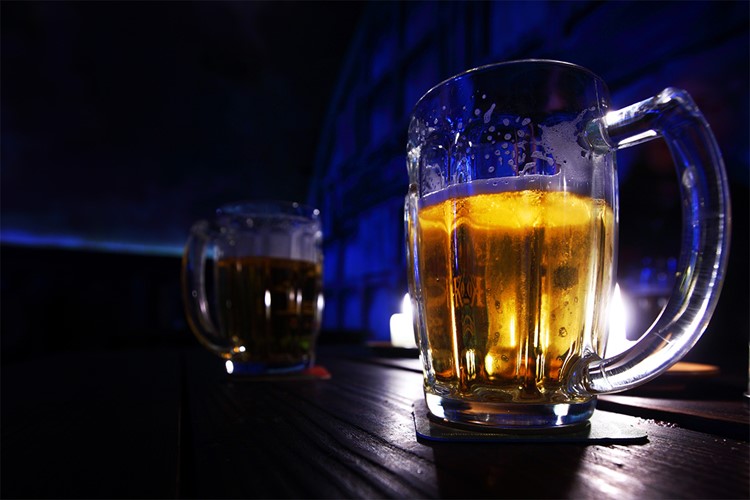 První výsledky celostátních kontrol zakázaného prodeje alkoholu nezletilým