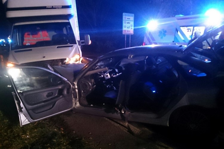 U Hodonína vyprošťovali hasiči zraněného řidiče