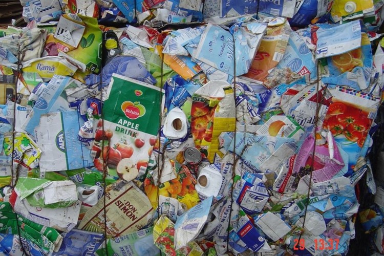 Obyvatelé Příbramska vytřídili 37 tun nápojového kartonu. Vznikly nové stavební desky