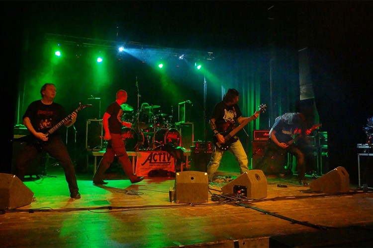 Trashmetalová legenda SDI rozvibrovala vltavotýnskou Sokolovnu
