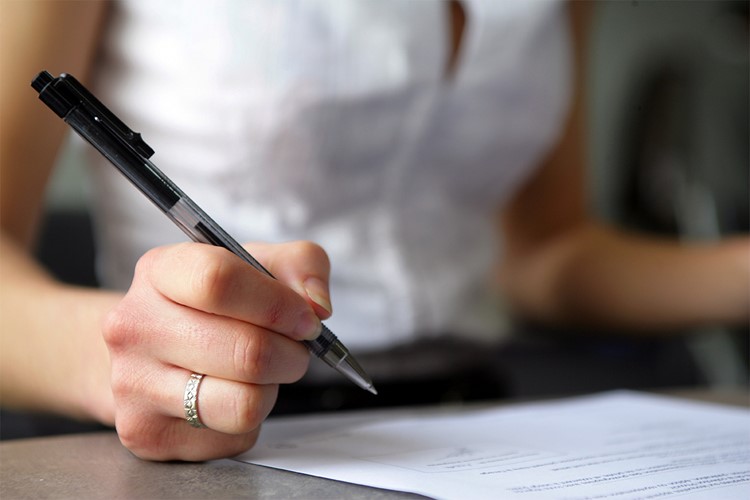 Podepsali jste potvrzení podomnímu prodejci? Možná jste uzavřeli novou smlouvu