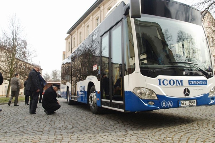 Nové autobusy v Pardubickém kraji přinesou pohodlnější cestování nejen vozíčkářům