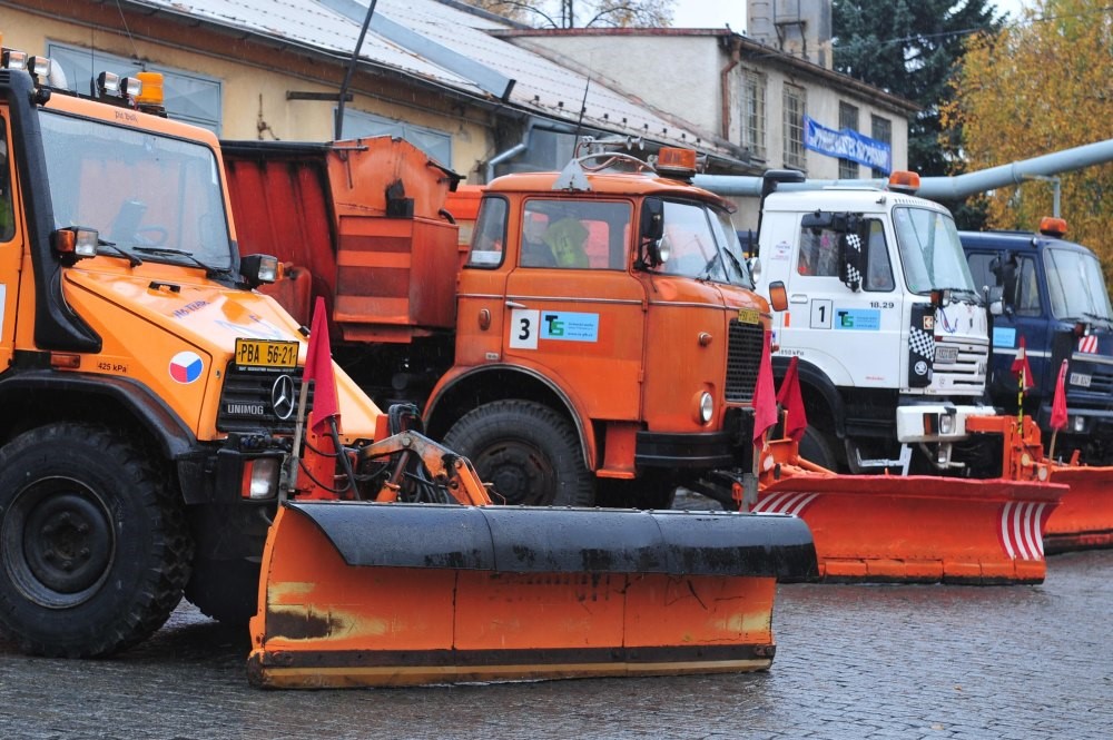 Mírná zima ušetřila 100 milionů Kč, kraj peníze použije na opravy silnic.