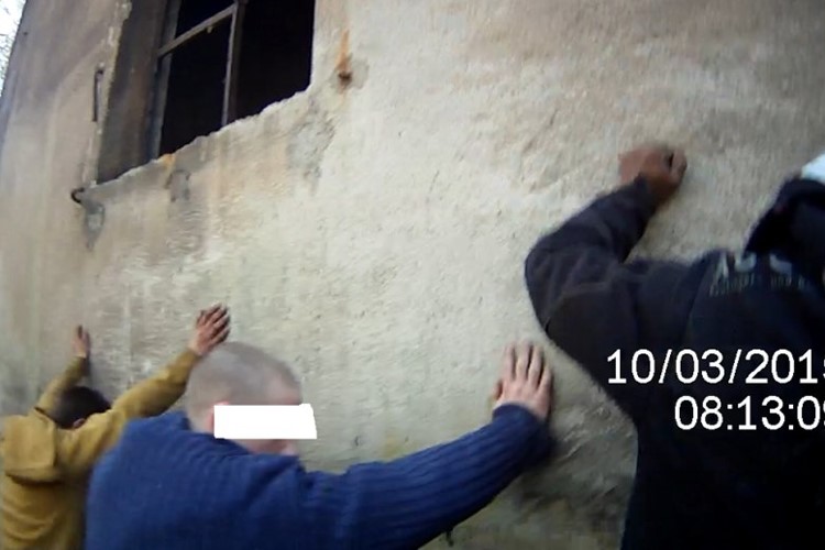Tři muži se pokoušeli odcizit uzavírací ventily zásobníku na vodu