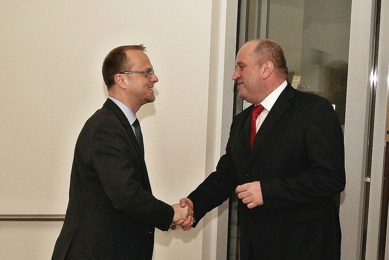 Hejtman Martin Netolický při setkání se starostou Letohradu Petrem Fialou.