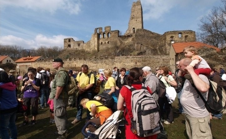 V roce 2011 přišlo do Okoře 2.141 registrovaných účastníků pochodu.