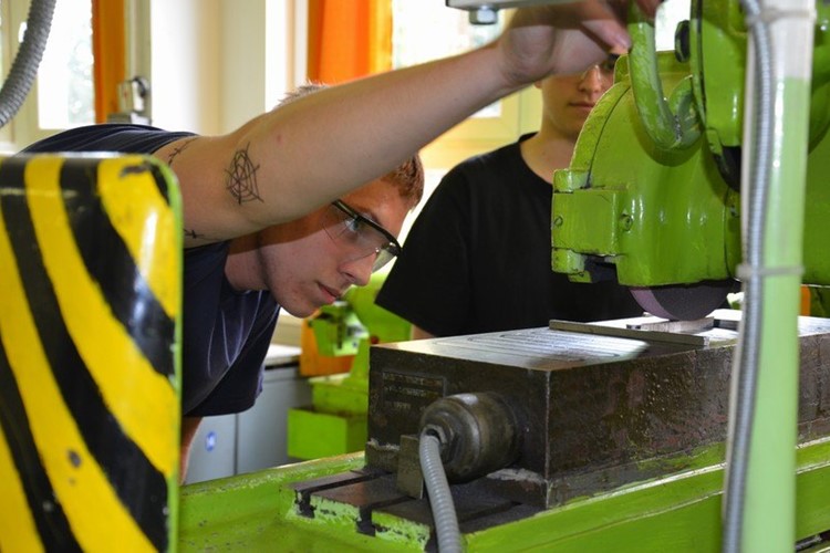 Podpora studentů formou stipendií v Pardubickém kraji pokračuje