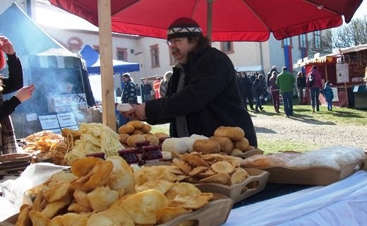 Oslavě Velikonoc na Novém Hradě přálo počasí