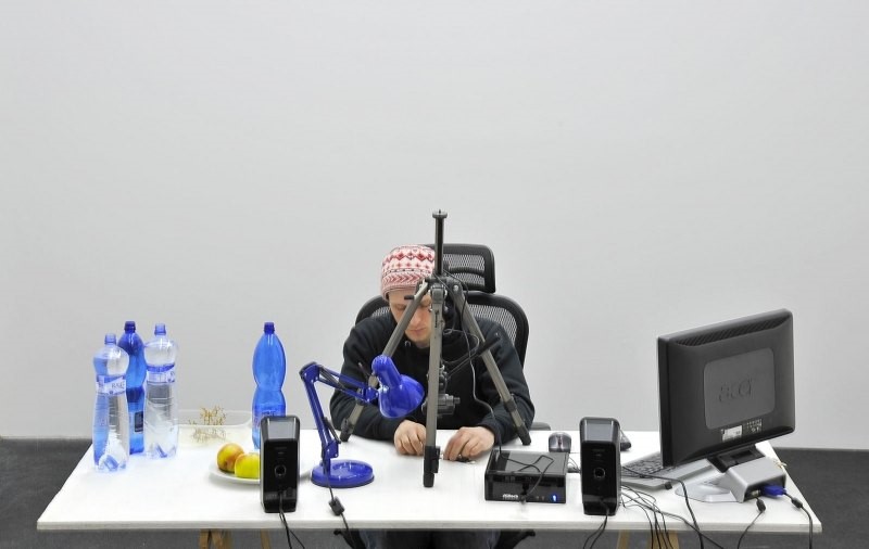 Křehké kino, 2012, 24 hodinová performance, videoinstalace, 7 denní pobyt ve tmě bez dokumentace, Galerie mladých v Brně, Galerie Jelení v Praze.