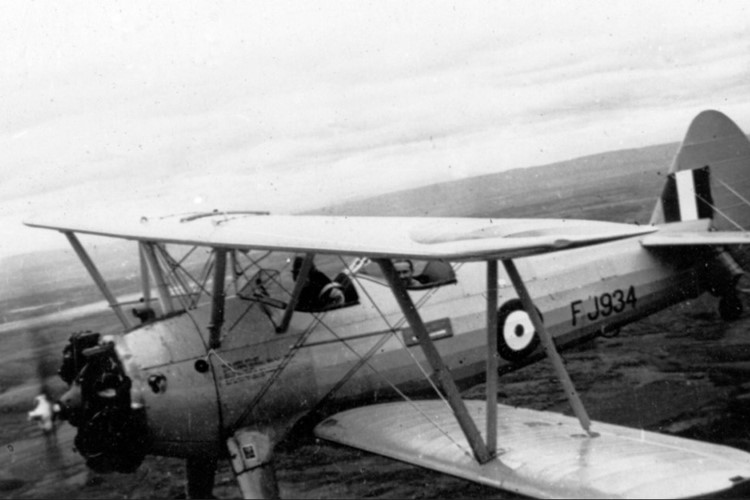 Boeing Stearman ve zbarvení československých pilotů