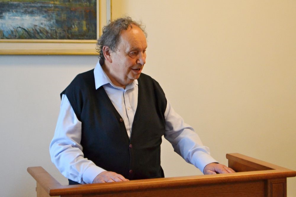 Cena města Třeboně prof. MUDr. Miloši Velemínskému.