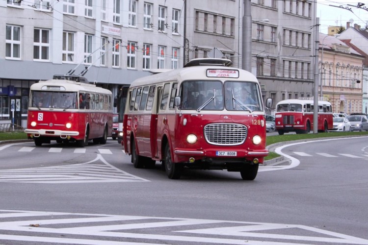 Po pátečním koncertu v depu následuje sobotní Den otevřených dveří Dopravního podniku města České Budějovice s přehlídkou veteránských autobusů