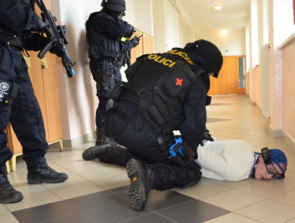 Policie na integrované škole cvičila zásah proti aktivnímu střelci.