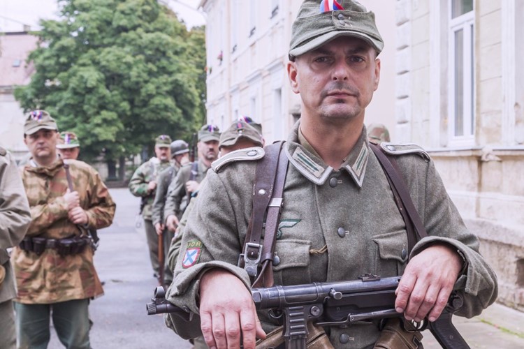 Hrdinové nebo zrádci? Vlasovci - nový pohled na události z konce války