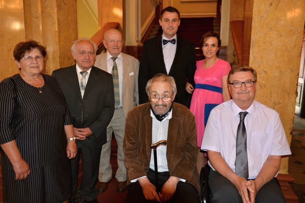 Hejtman Martin Půta s manželkou a laureáty Poct hejtmana a příbuznými.