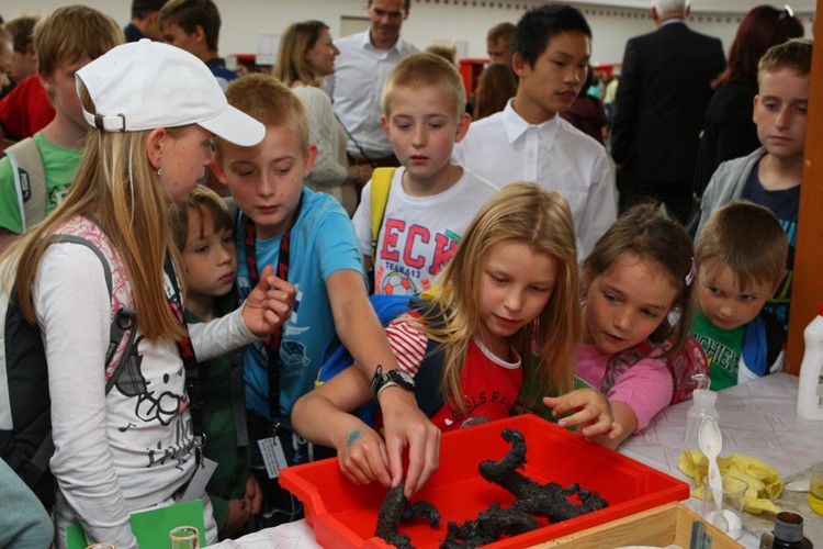 Studenti středočeských středních škol předvedli, co nového se naučili v přírodovědných a technických oborech