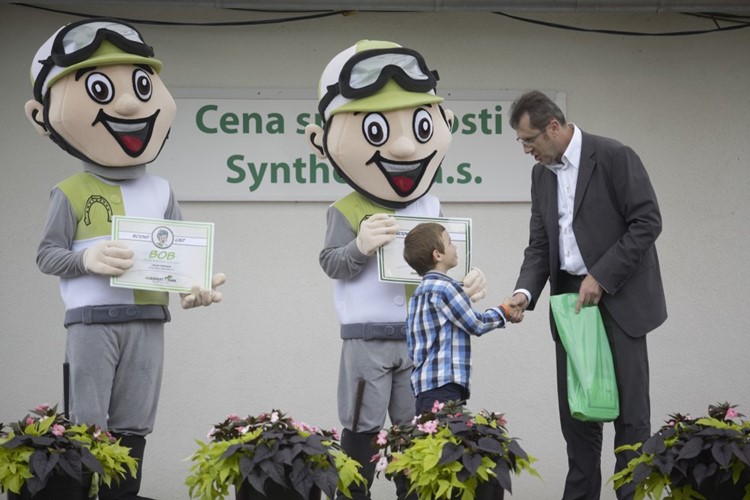 Maskoti pardubického závodiště už mají jména - Bob a Taxísek