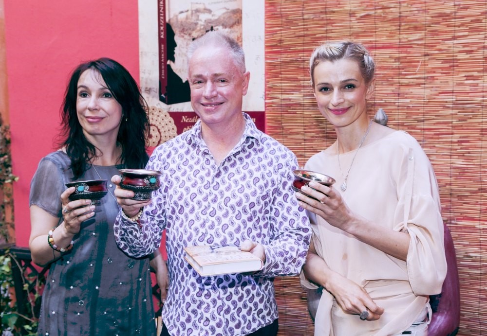 Ivana Jirešová a Nela Boudová pokřtily novou knihu o buddhismu.