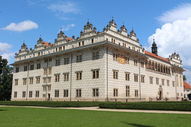 Hrady a zámky mají toto pondělí otevřeno