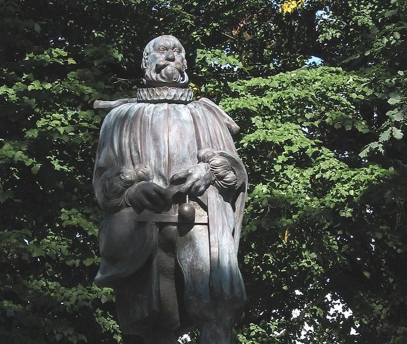 Pomník Jakuba Krčína z Jelčan na hrázi rybníka Svět u Třeboně.