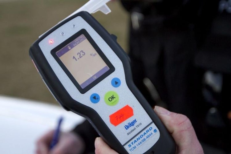 Kladenští strážníci chytili několik řidičů pod vlivem alkoholu a zákazem řízení motorových vozidel