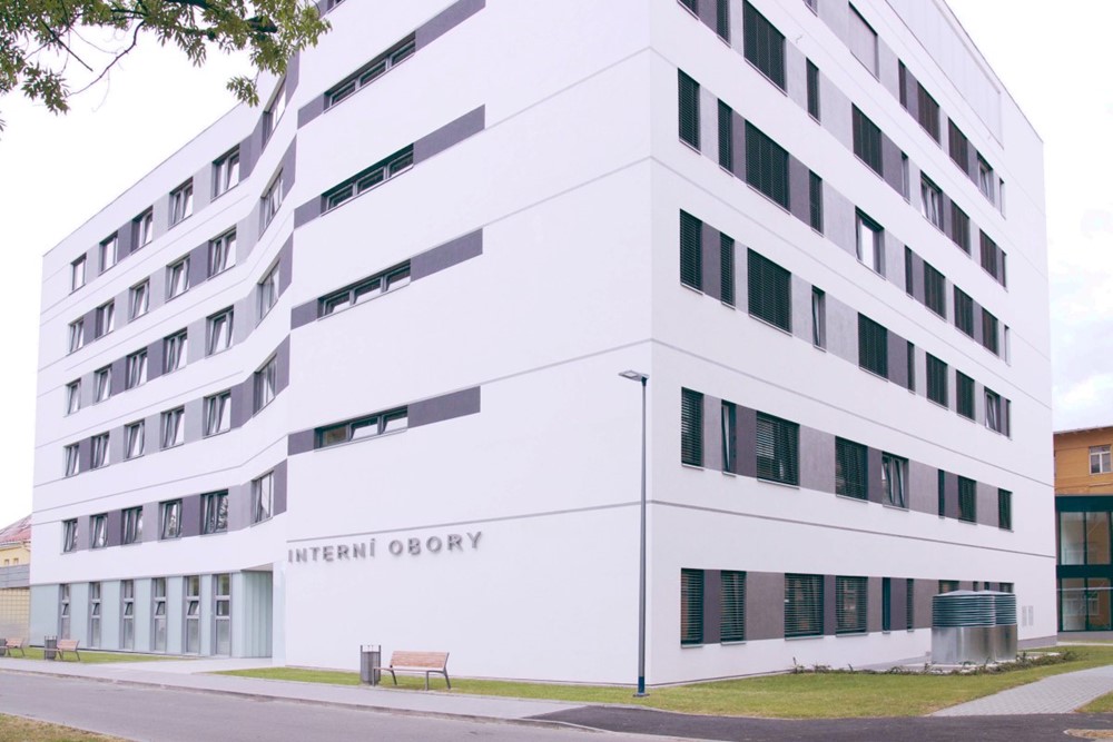 Nový pavilon iterních oborů v opavské nemocnici.