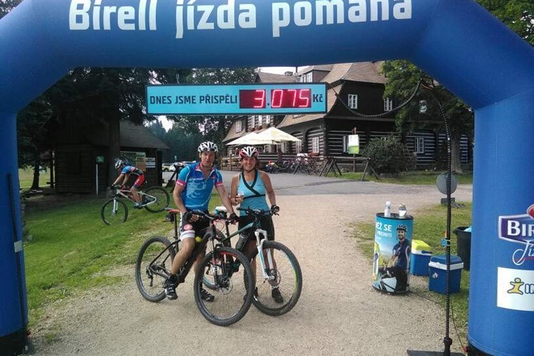 Cyklisté v Pardubicích pomáhali svým pohybem handicapovaným
