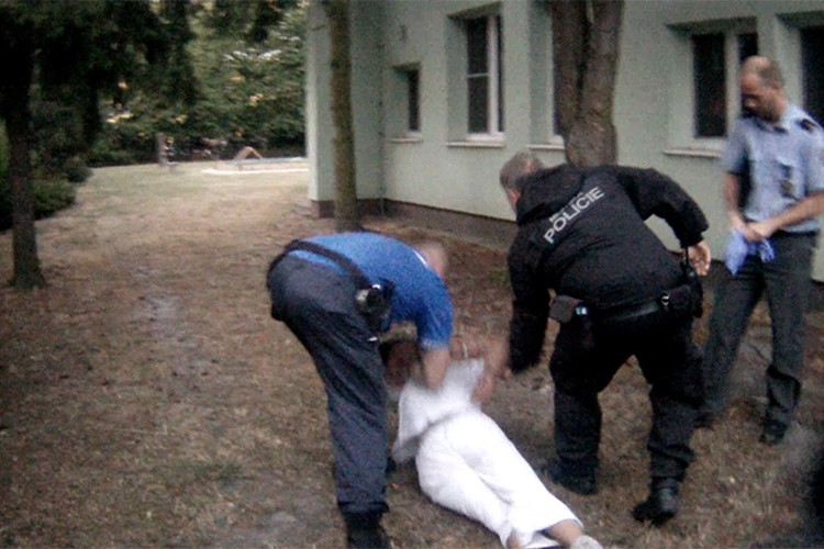 Strážníci společně s policisty zadrželi pachatele vloupání do školky